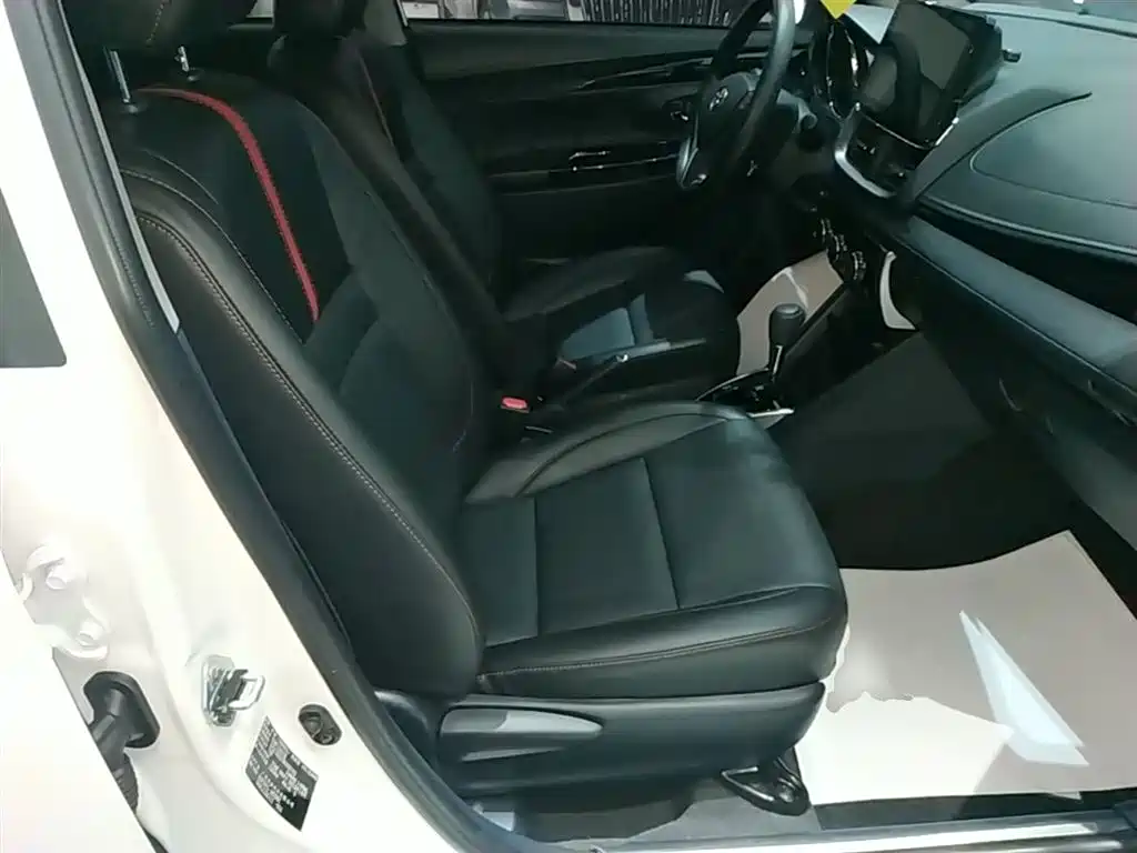 Toyota Yaris L 2022 — фото 25