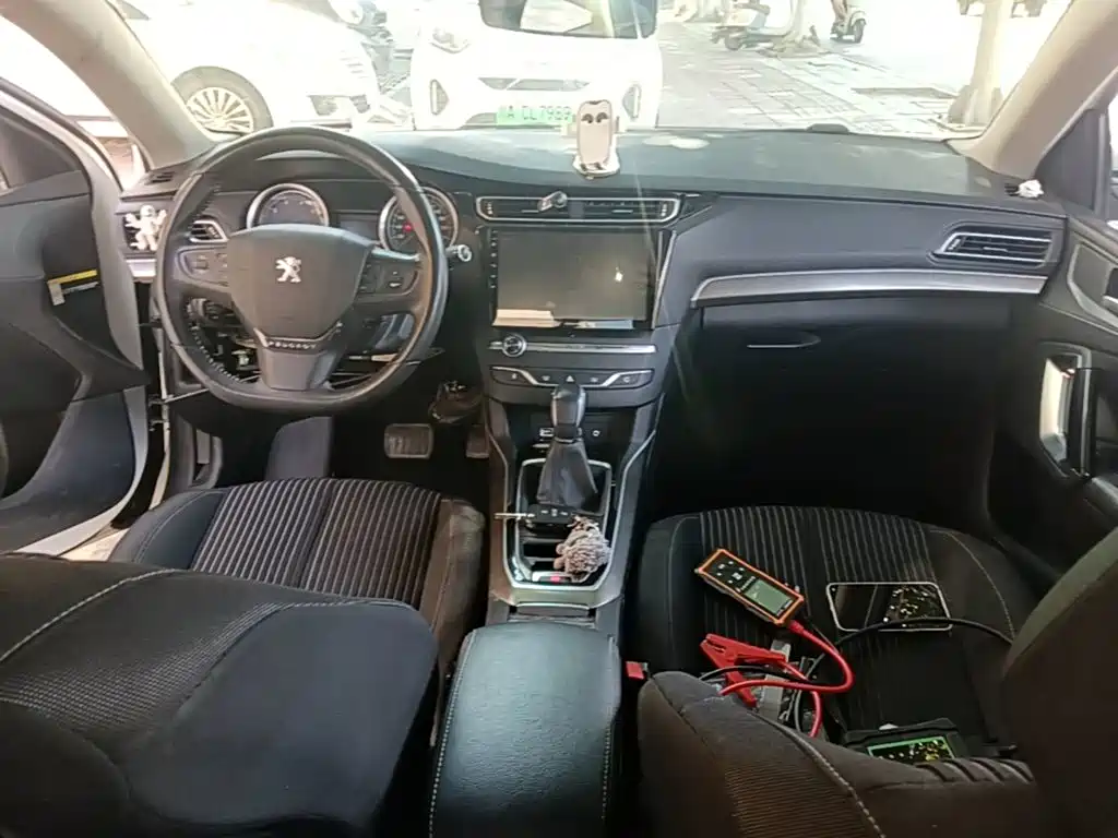 Peugeot 408 2015 — фото 10