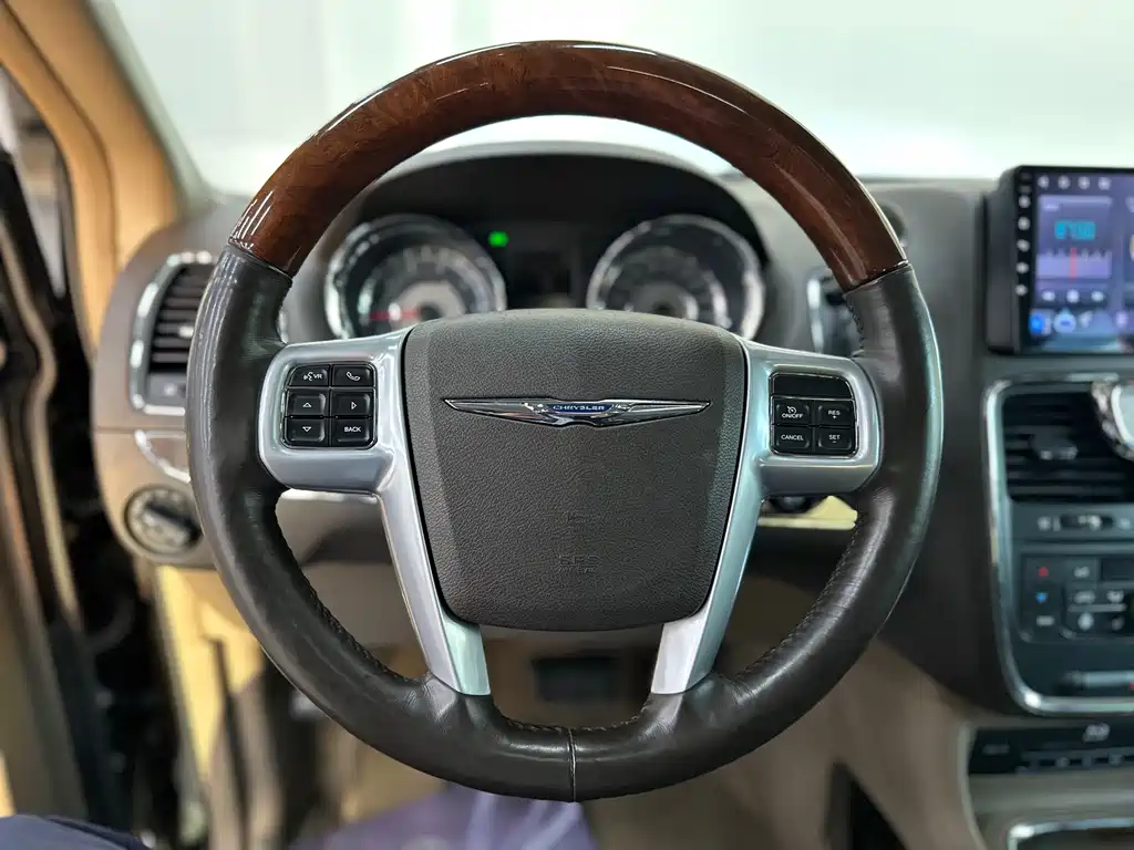 Chrysler Grand Voyager 2014 — фото 9