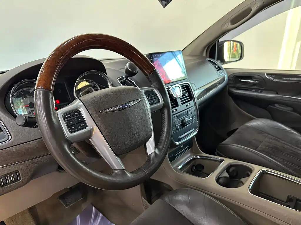 Chrysler Grand Voyager 2014 — фото 17
