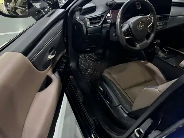 Lexus ES 2023