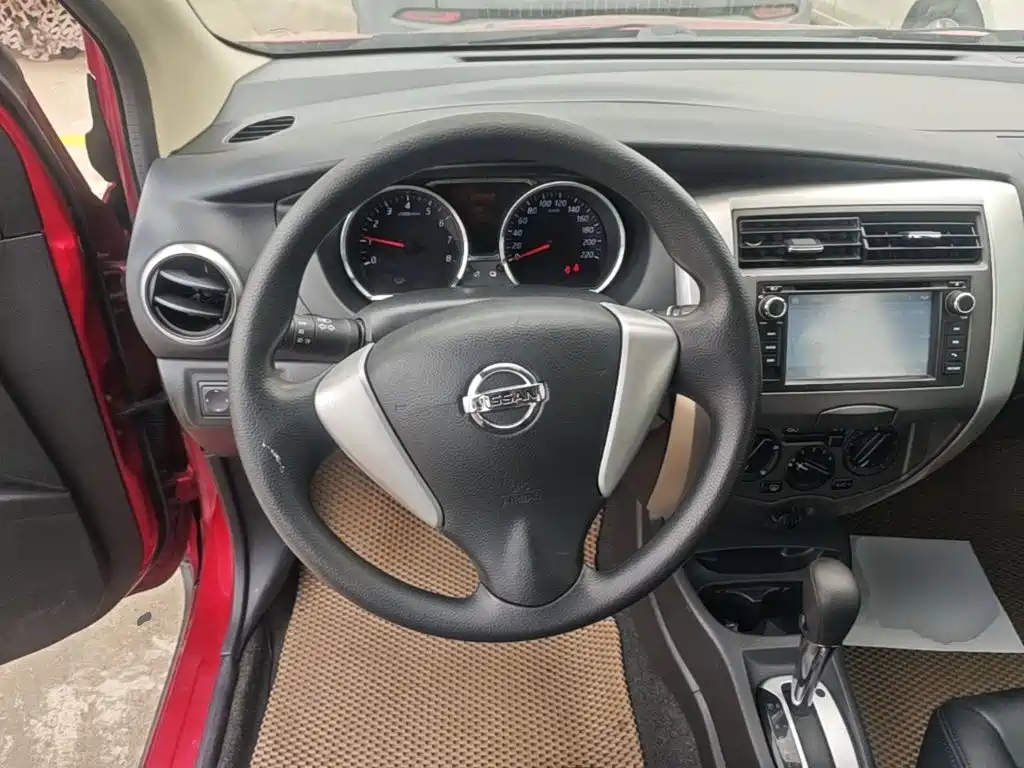Nissan Livina 2015 — фото 11