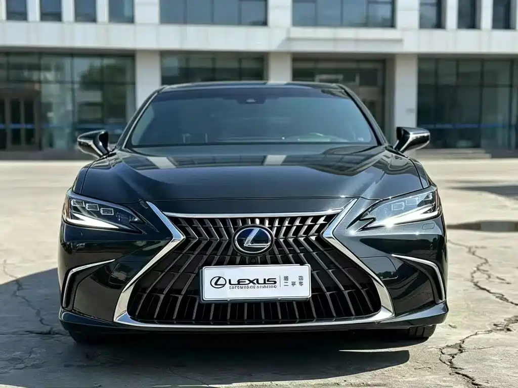Lexus ES 2021