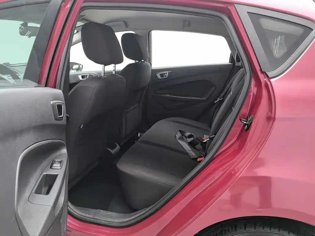Ford Fiesta 2013 — фото 15