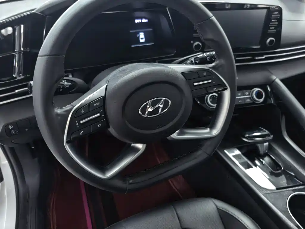 Hyundai Elantra 2021 — фото 12