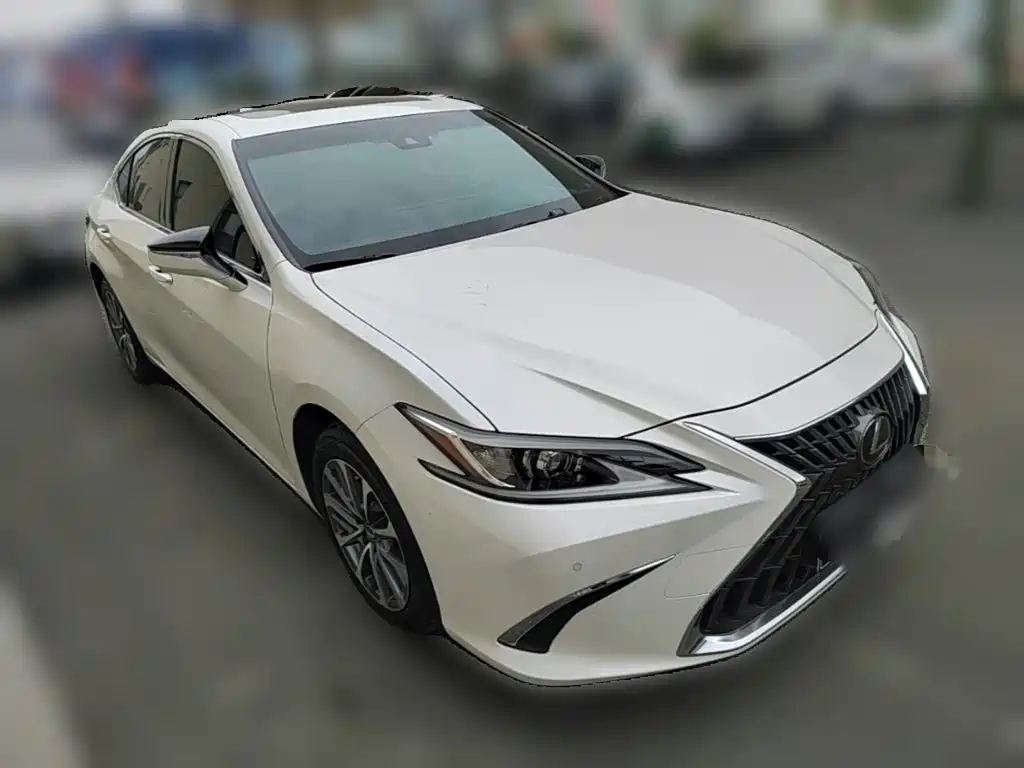 Lexus ES 2024