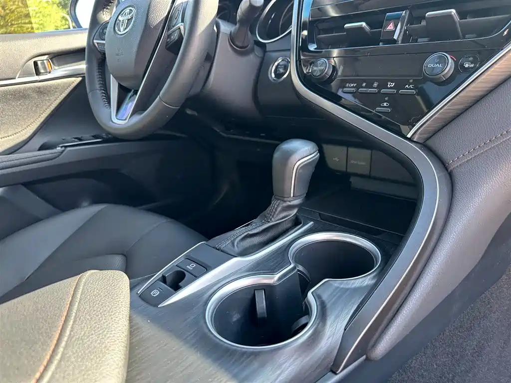 Toyota Camry 2023 — фото 18