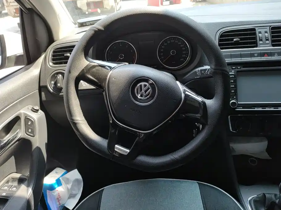 Volkswagen Polo 2015 — фото 15