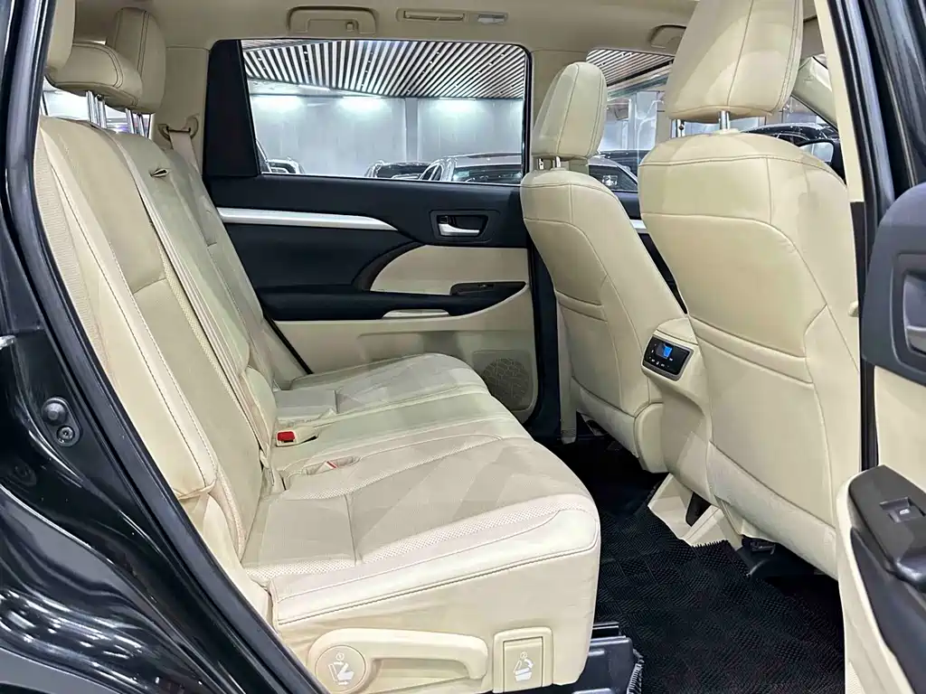 Toyota Highlander 2020 — фото 14