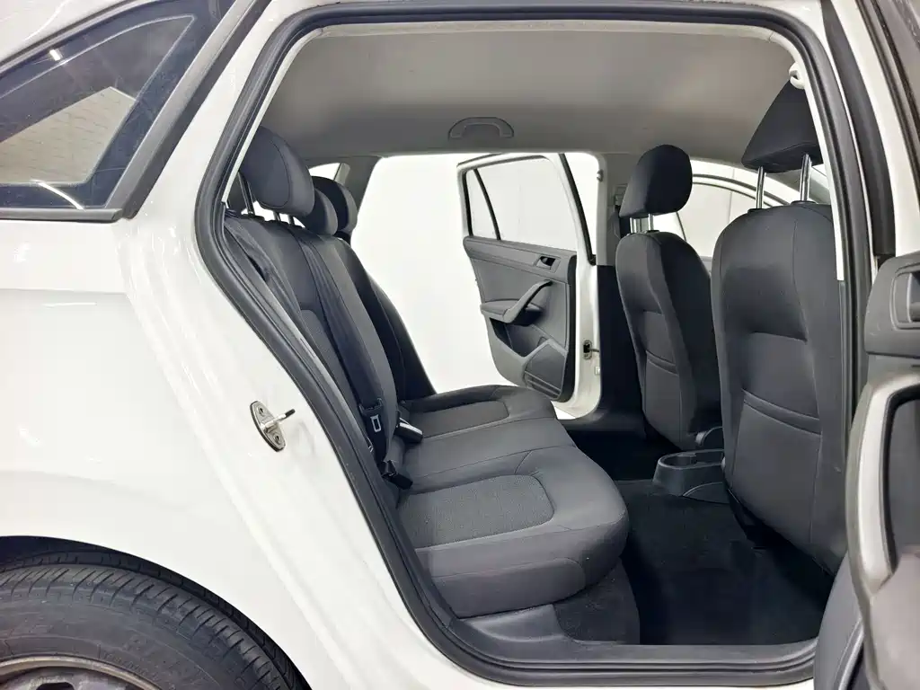 Skoda Rapid Spaceback 2015 — фото 15