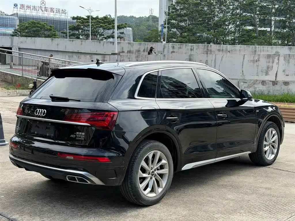 Audi Q5L 2023 — фото 4