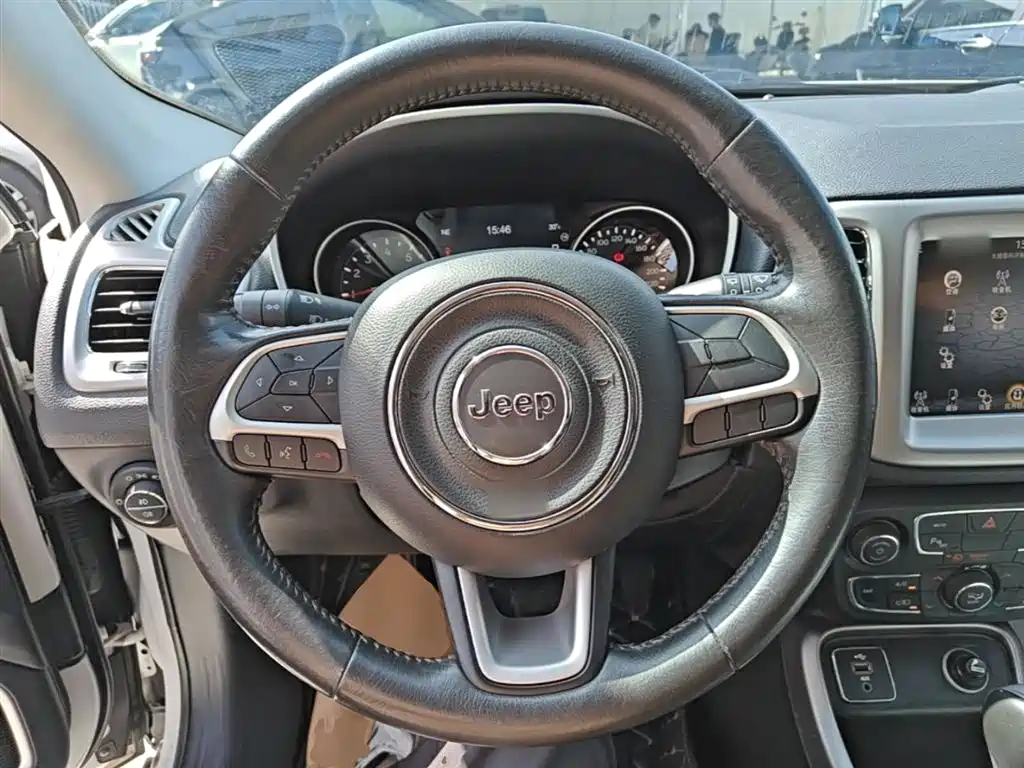 Jeep Compass 2018 — фото 11