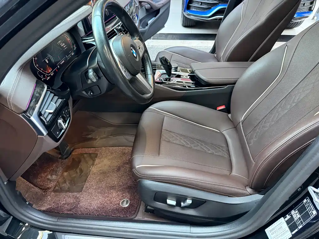 BMW 5 Series 2023 — фото 10