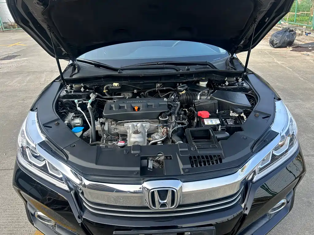Honda Accord 2018 — фото 16