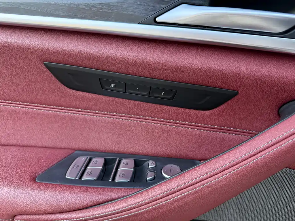 BMW 5 Series 2021 — фото 12