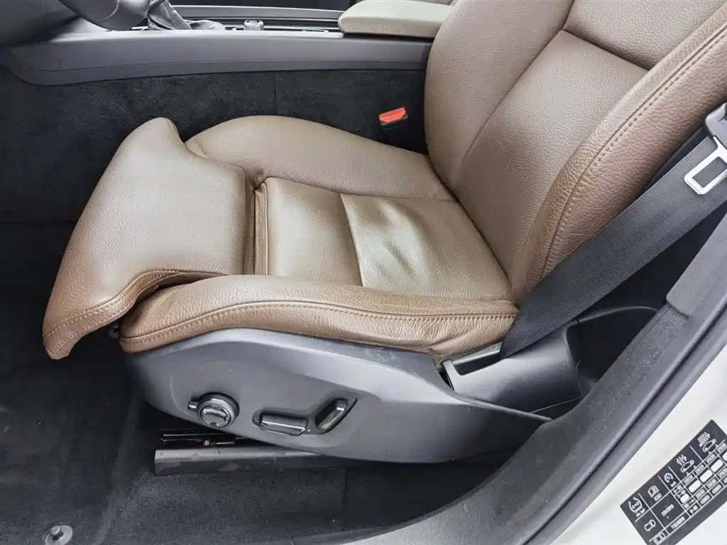 Volvo XC60 2021 — фото 20