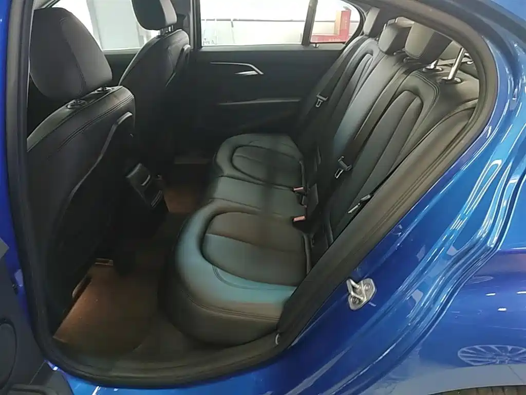BMW 1 Series 2018 — фото 17