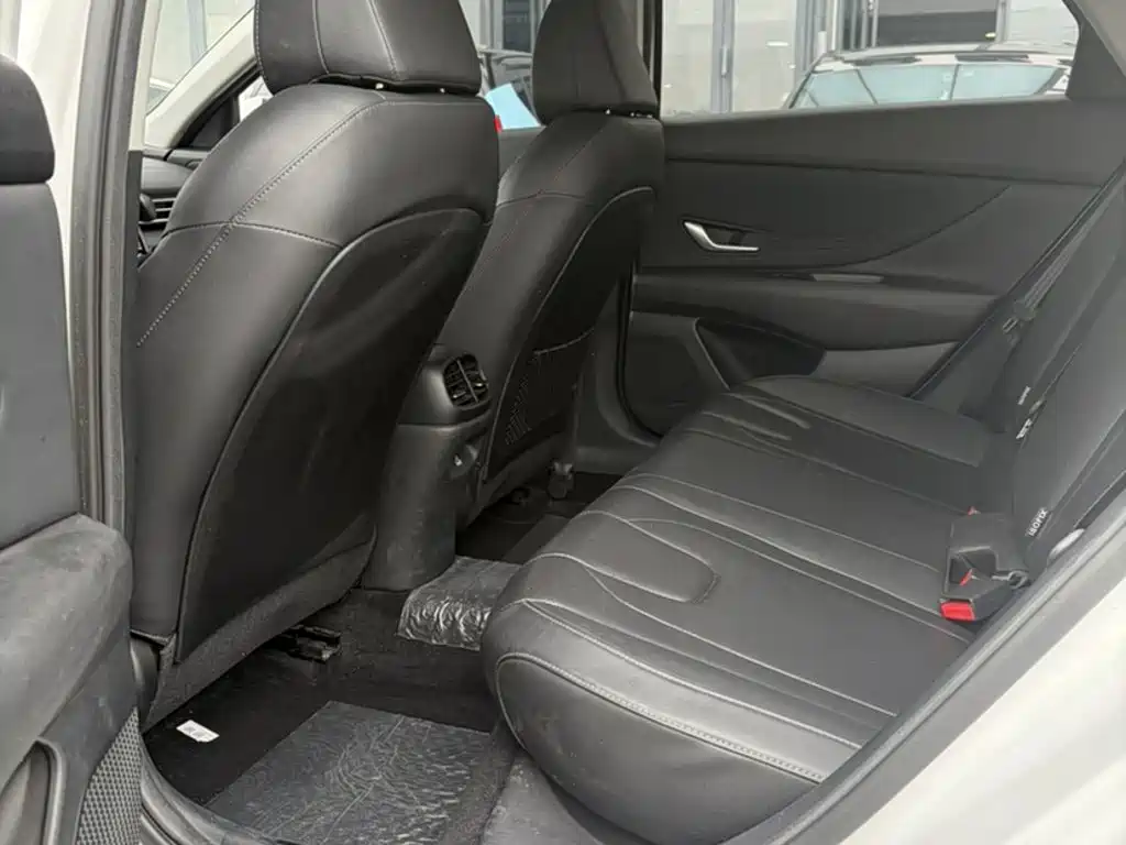 Hyundai Elantra 2023 — фото 16