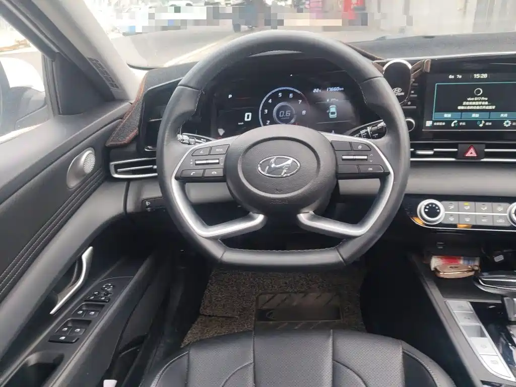 Hyundai Elantra 2023 — фото 3