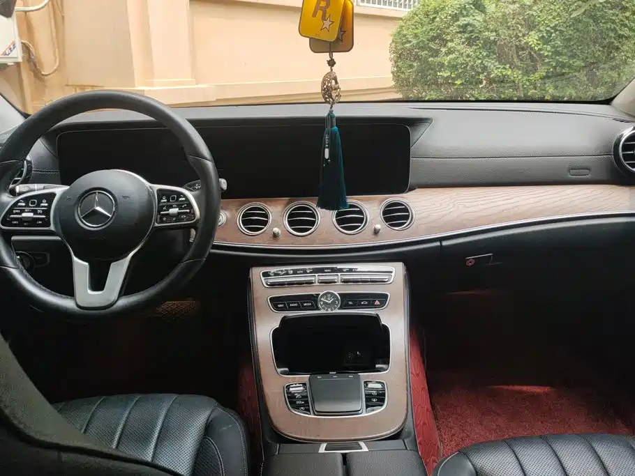 Mercedes-Benz E-Class 2020 — фото 12