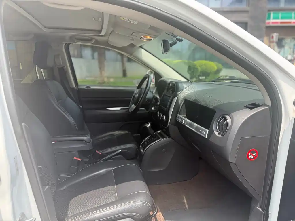 Jeep Compass 2014 — фото 12