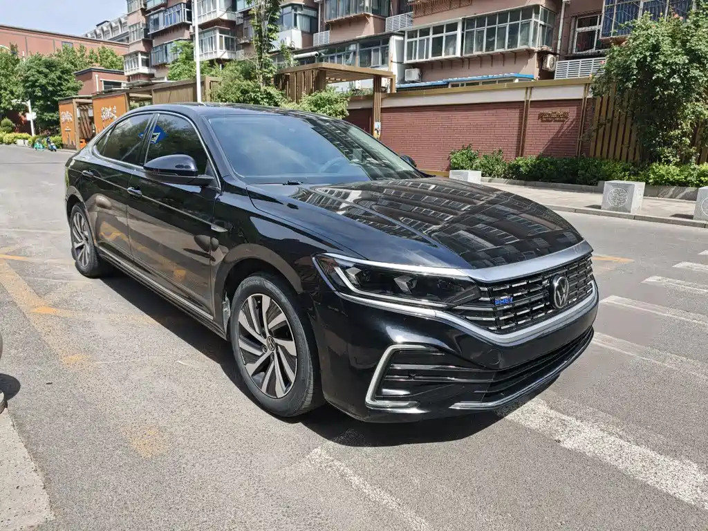 Volkswagen Passat PHEV 2024 — фото 3