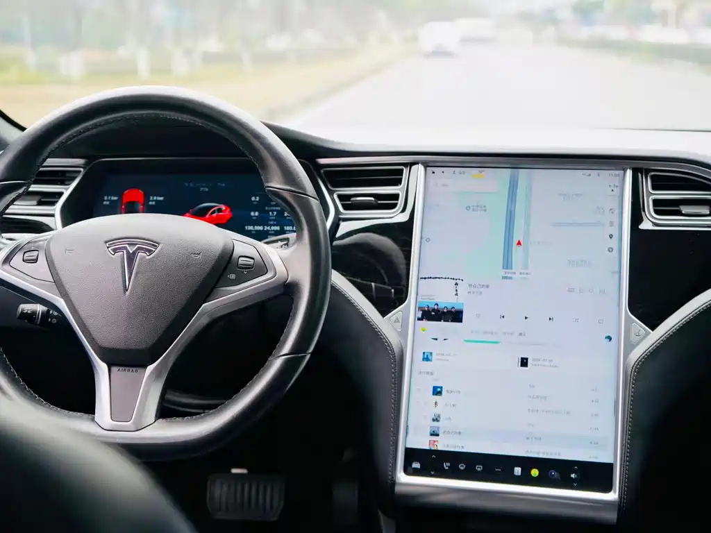 Tesla Model S 2017 — фото 11