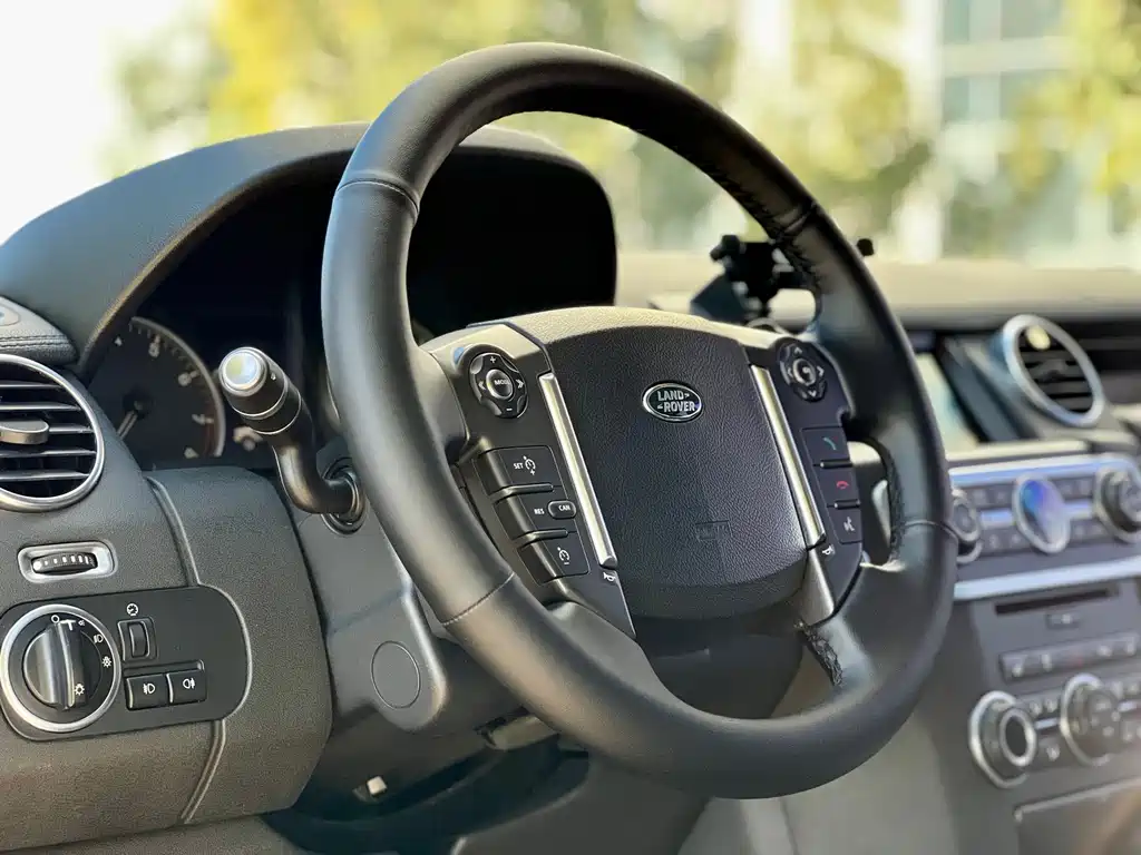 Land Rover Discovery 2017 — фото 13