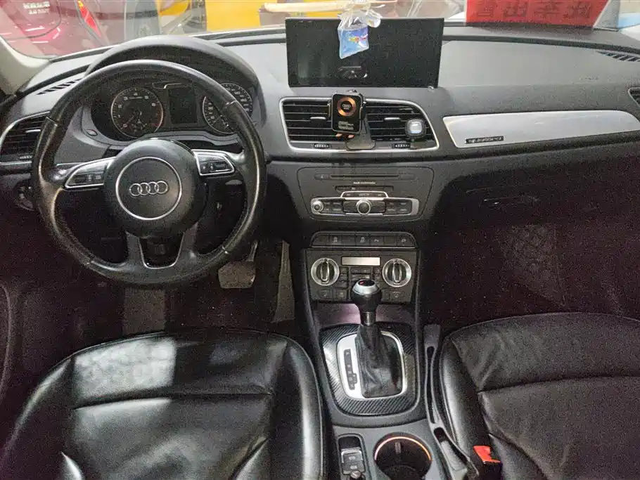Audi Q3 2015 — фото 12