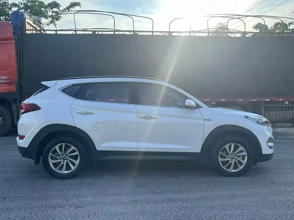 Hyundai Tucson 2016 — фото 8