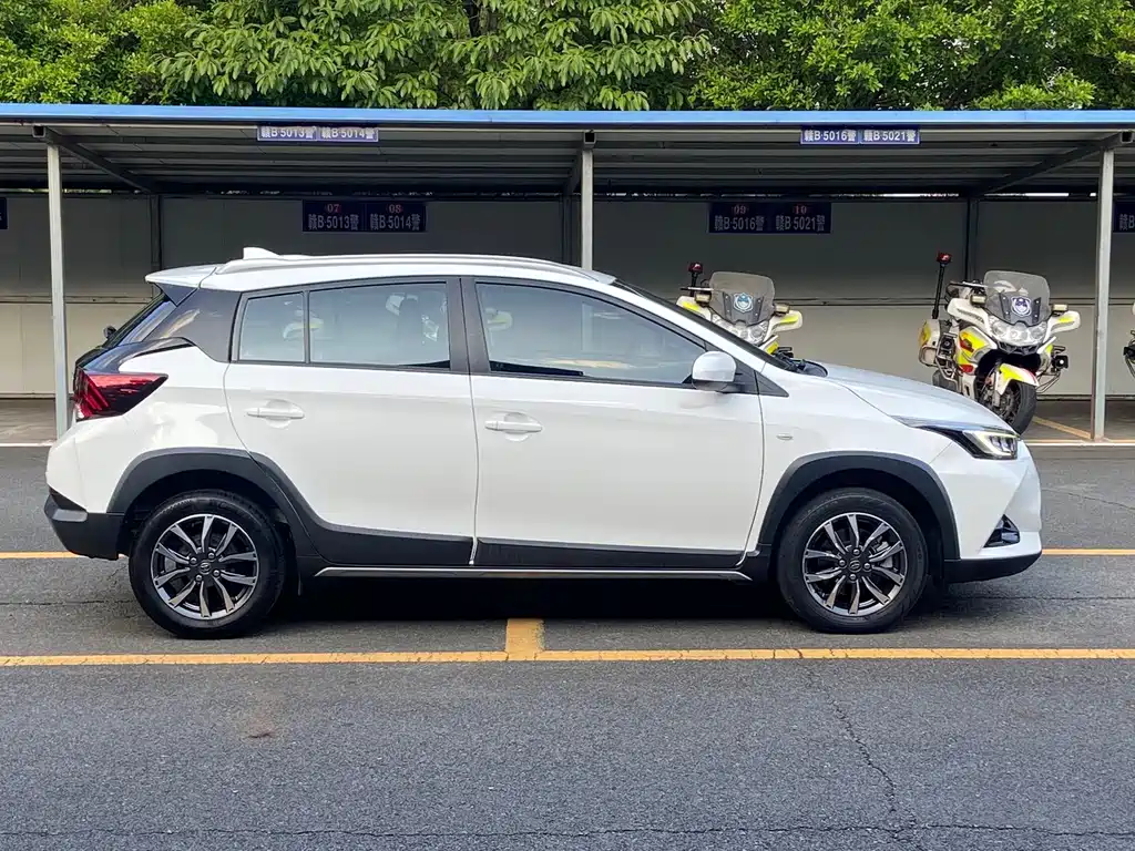 Toyota Yaris L 2022 — фото 12
