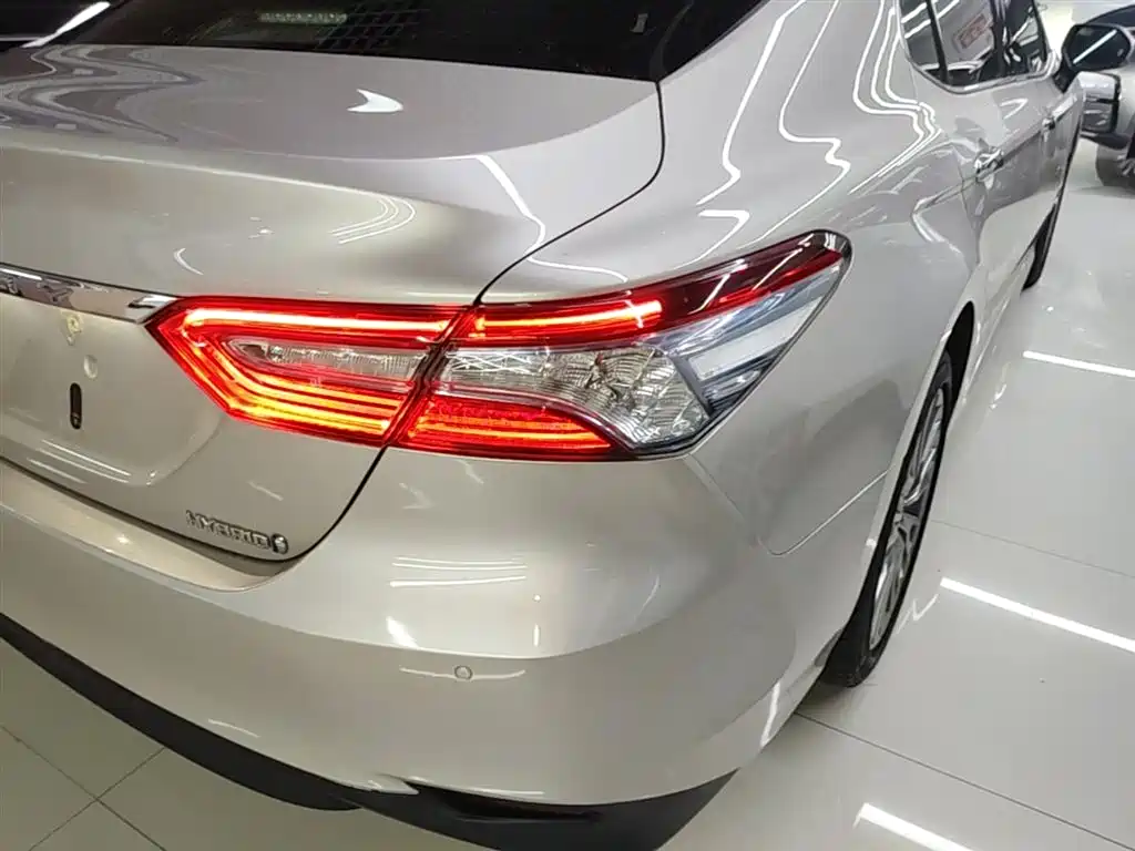 Toyota Camry 2019 — фото 8