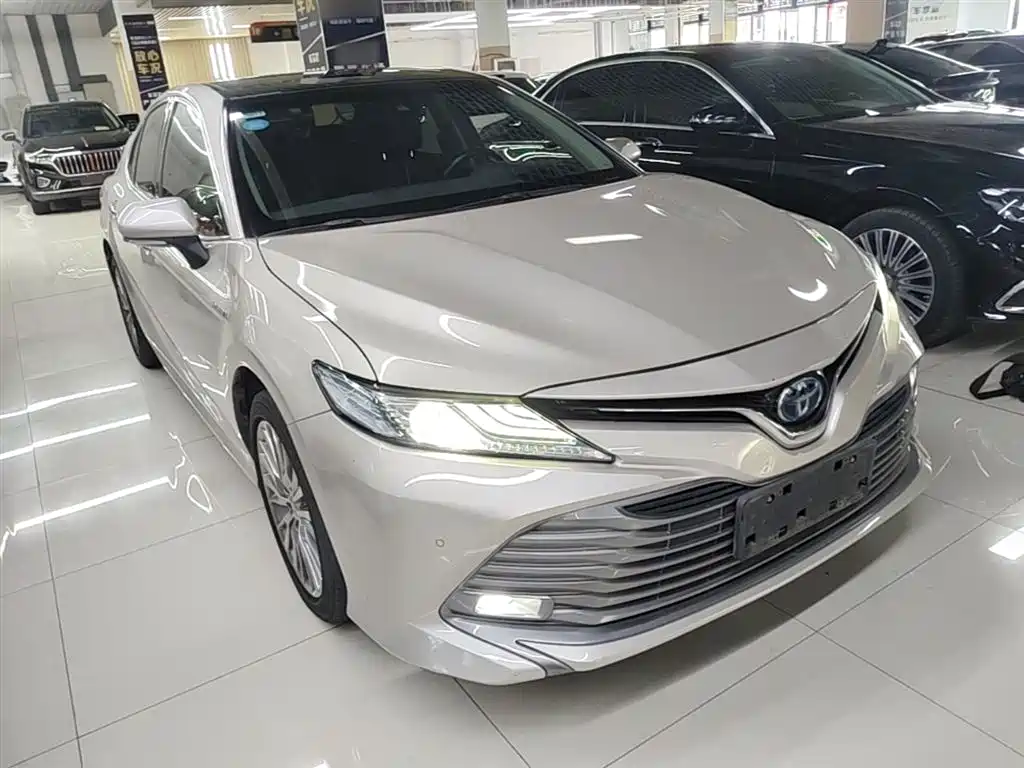 Toyota Camry 2019 — фото 4