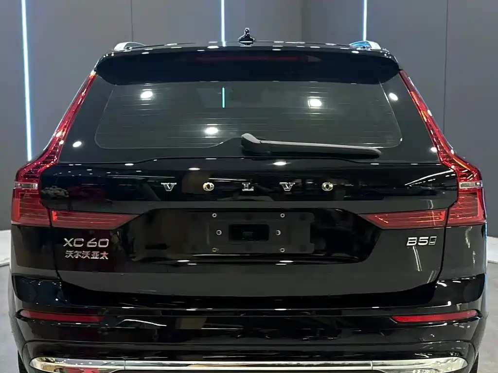 Volvo XC60 2023 — фото 7
