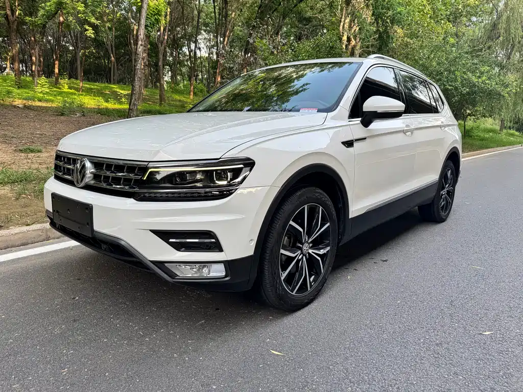 Volkswagen Tiguan L 2018 — фото 1