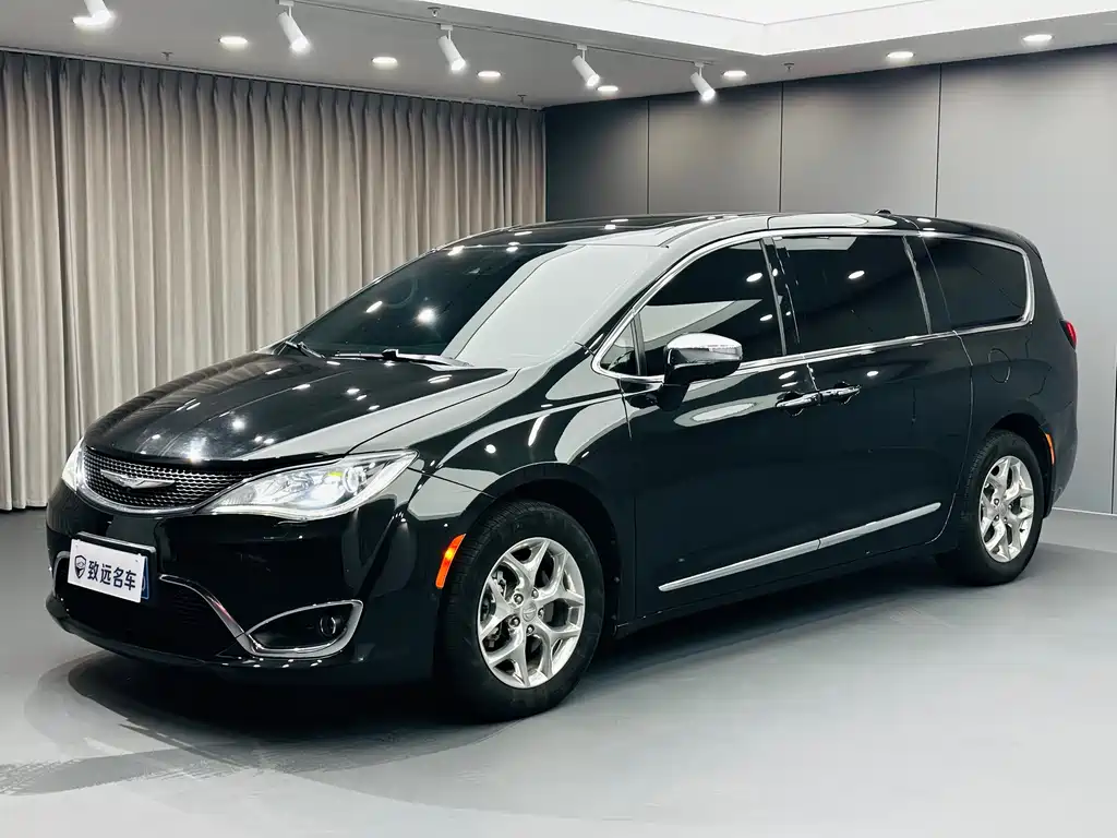 Chrysler Grand Voyager 2020 — фото 1