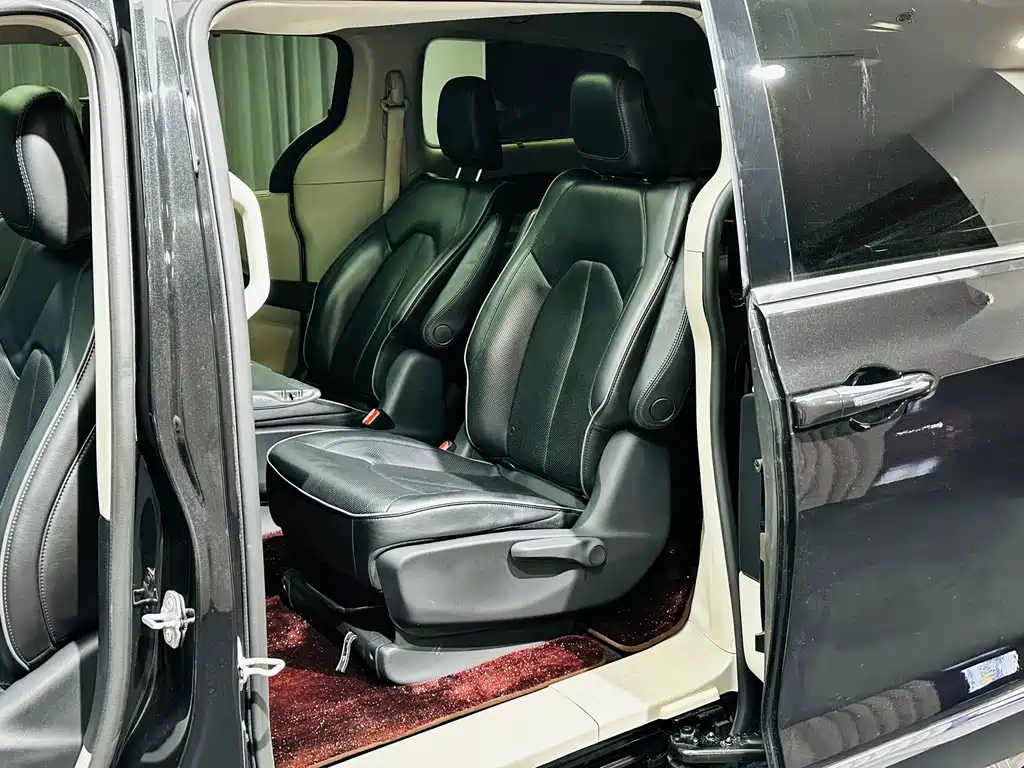 Chrysler Grand Voyager 2020 — фото 12