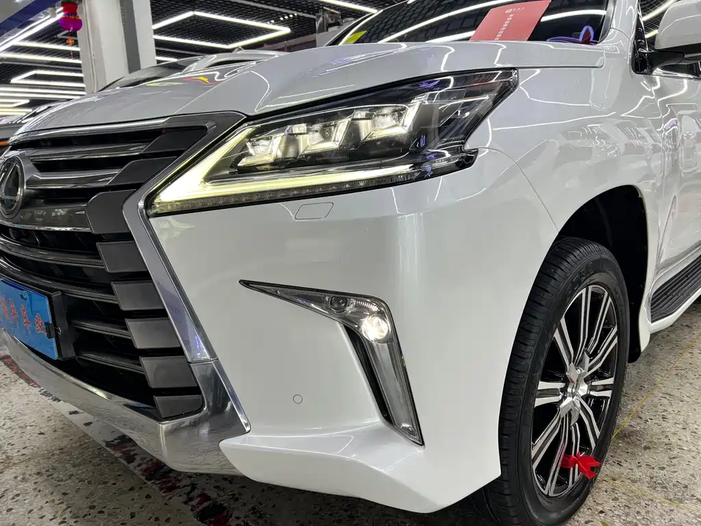 Lexus LX 2017 — фото 11