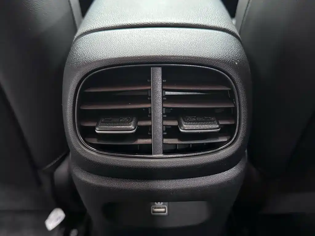 Hyundai Elantra 2023 — фото 16