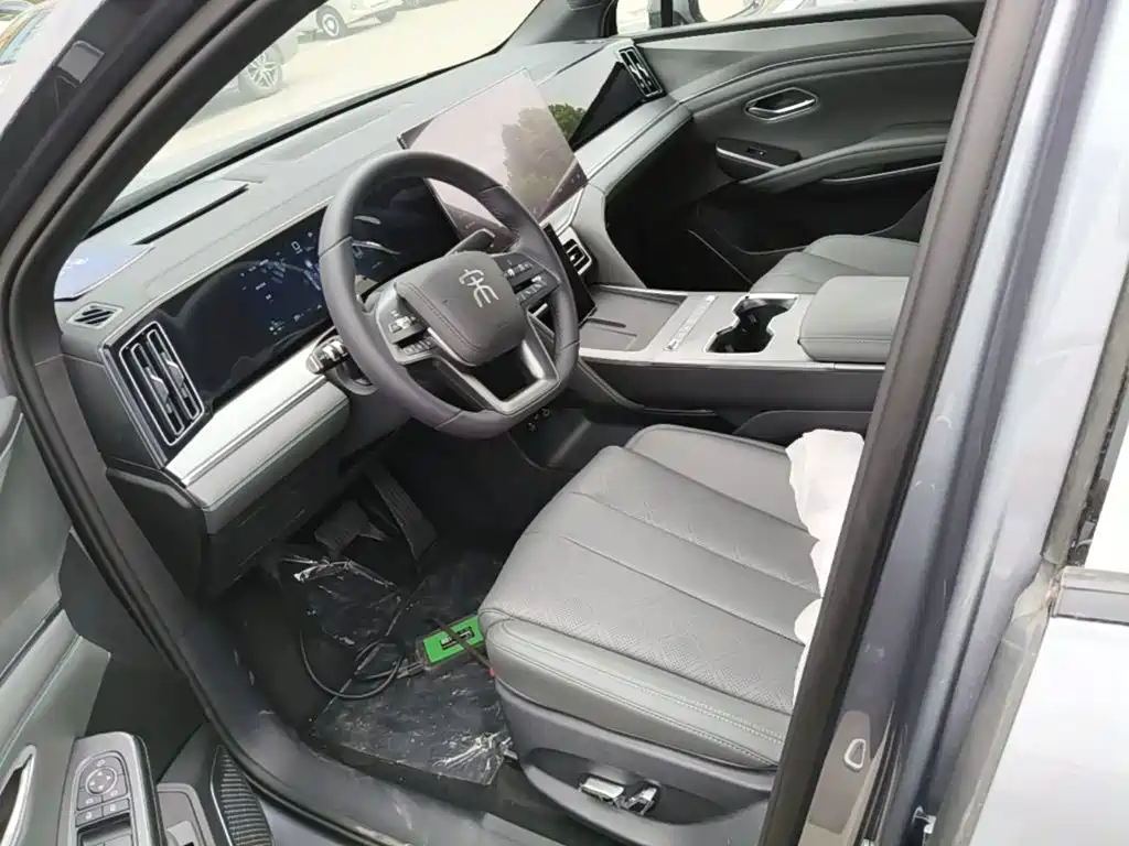 BYD L DM-i 2026 — фото 15
