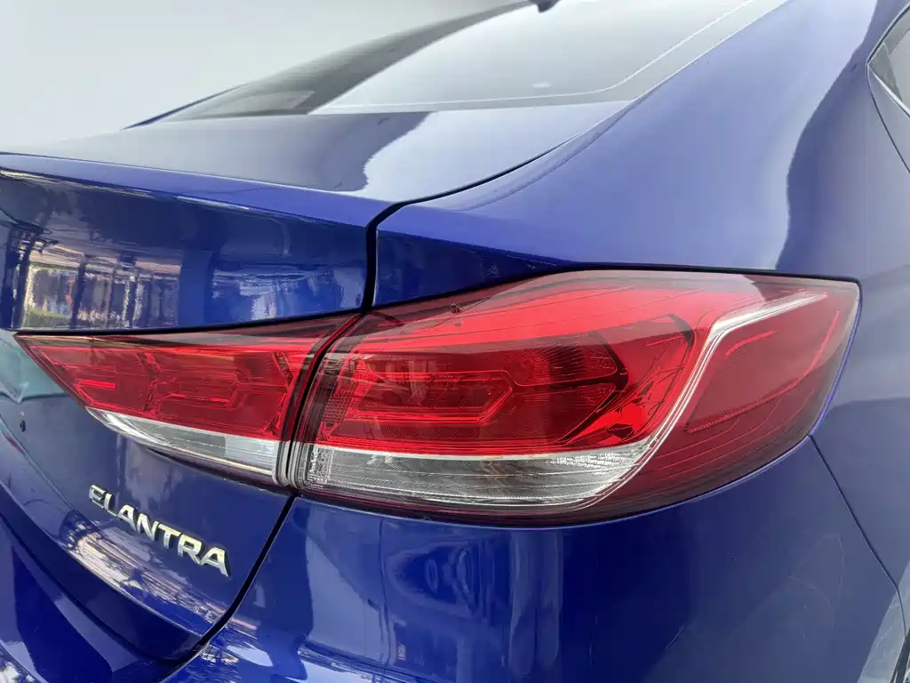 Hyundai Elantra 2020 — фото 13