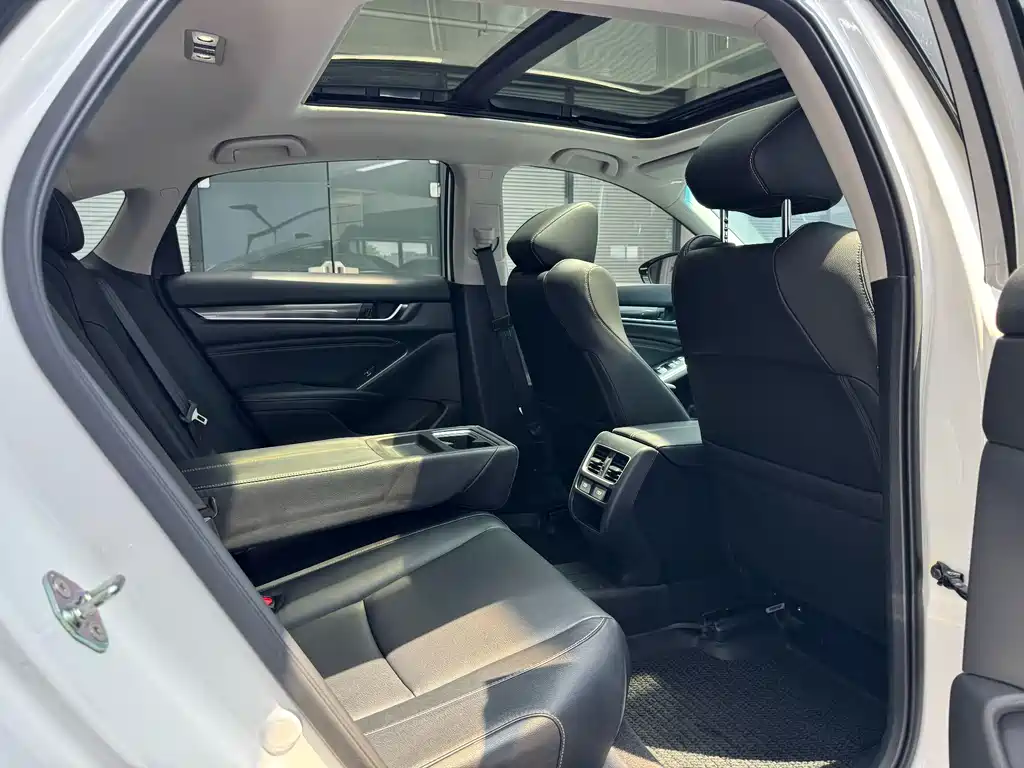 Honda Accord 2022 — фото 13