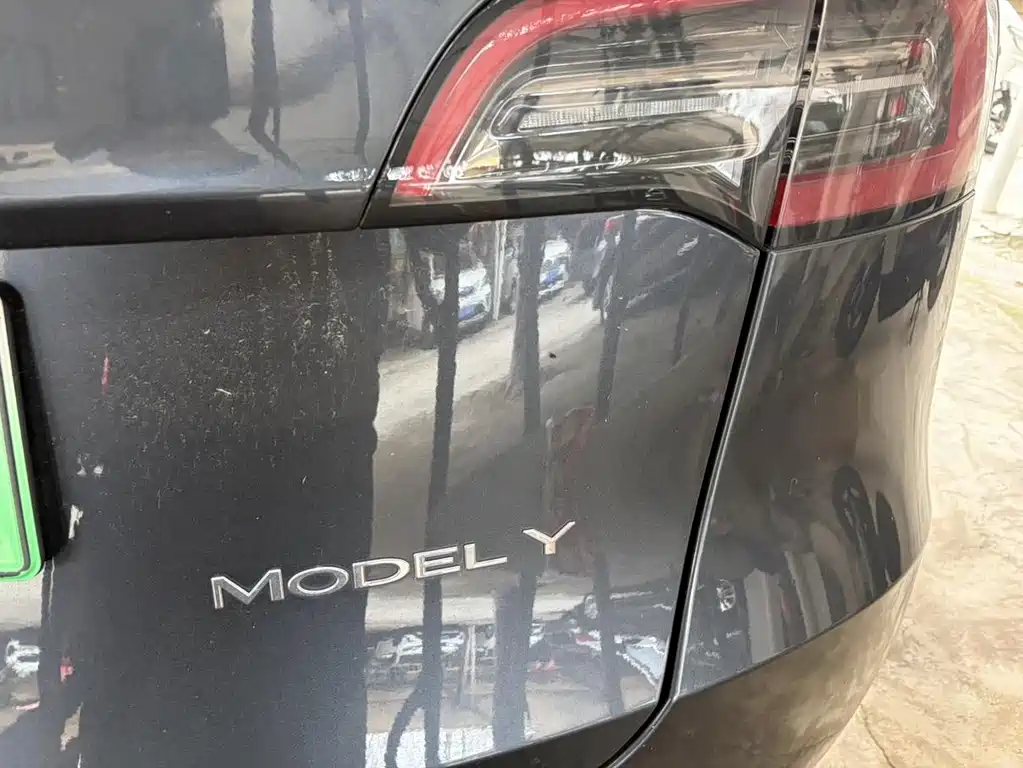 Tesla Model Y 2025 — фото 15