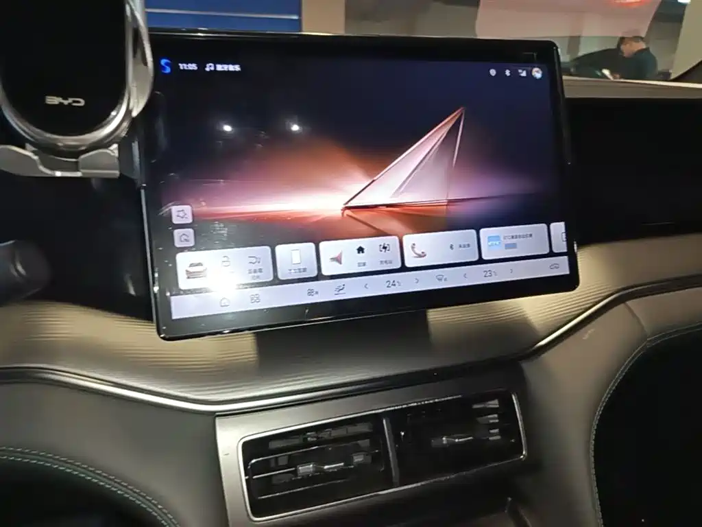 BYD L DM-i 2025 — фото 13