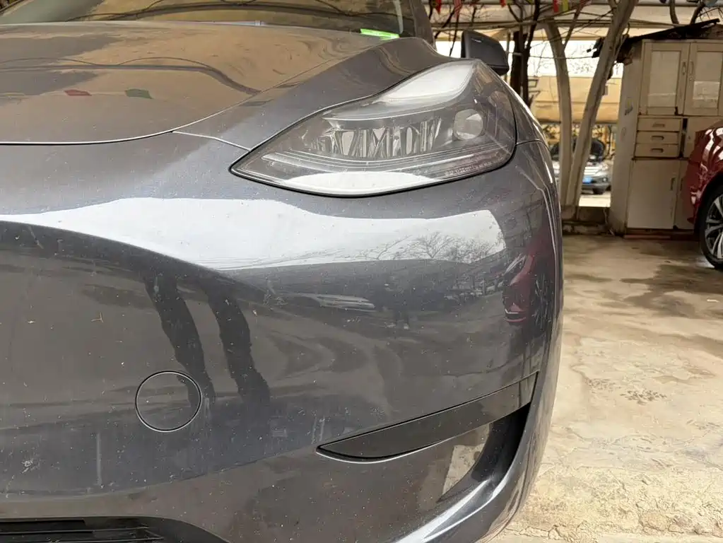 Tesla Model Y 2025 — фото 4