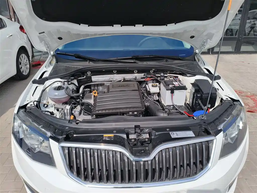 Skoda Octavia 2018 — фото 16
