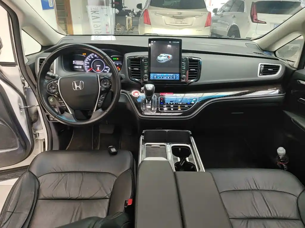 Honda Odyssey 2018 — фото 10