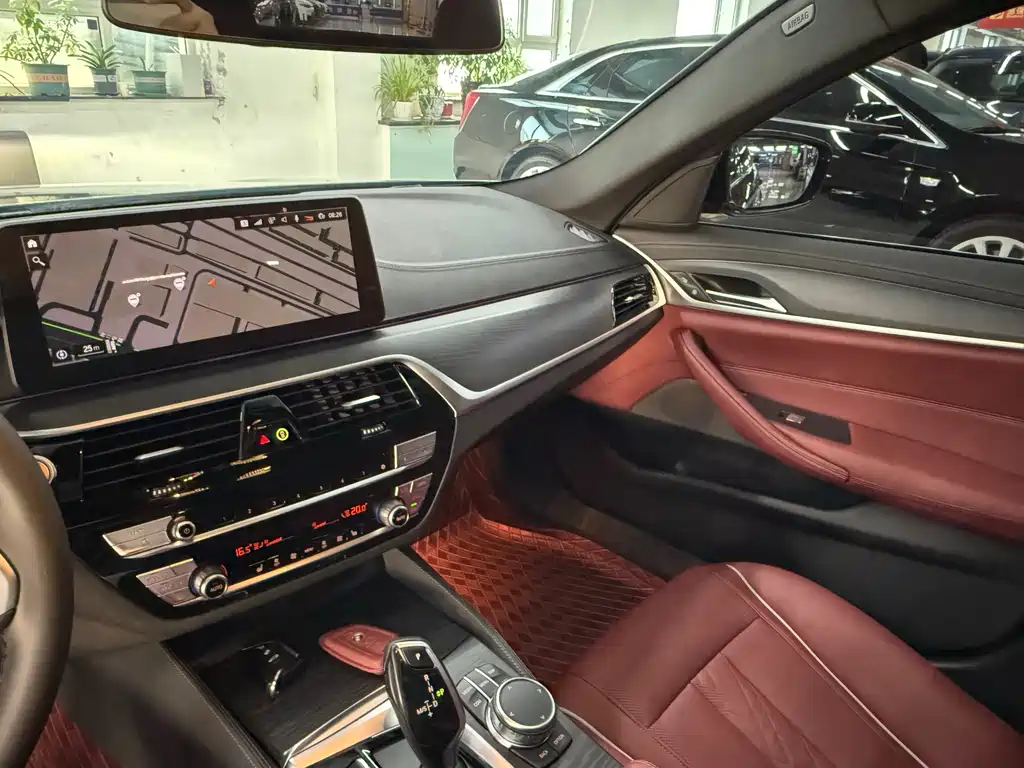 BMW 5 Series 2023 — фото 13