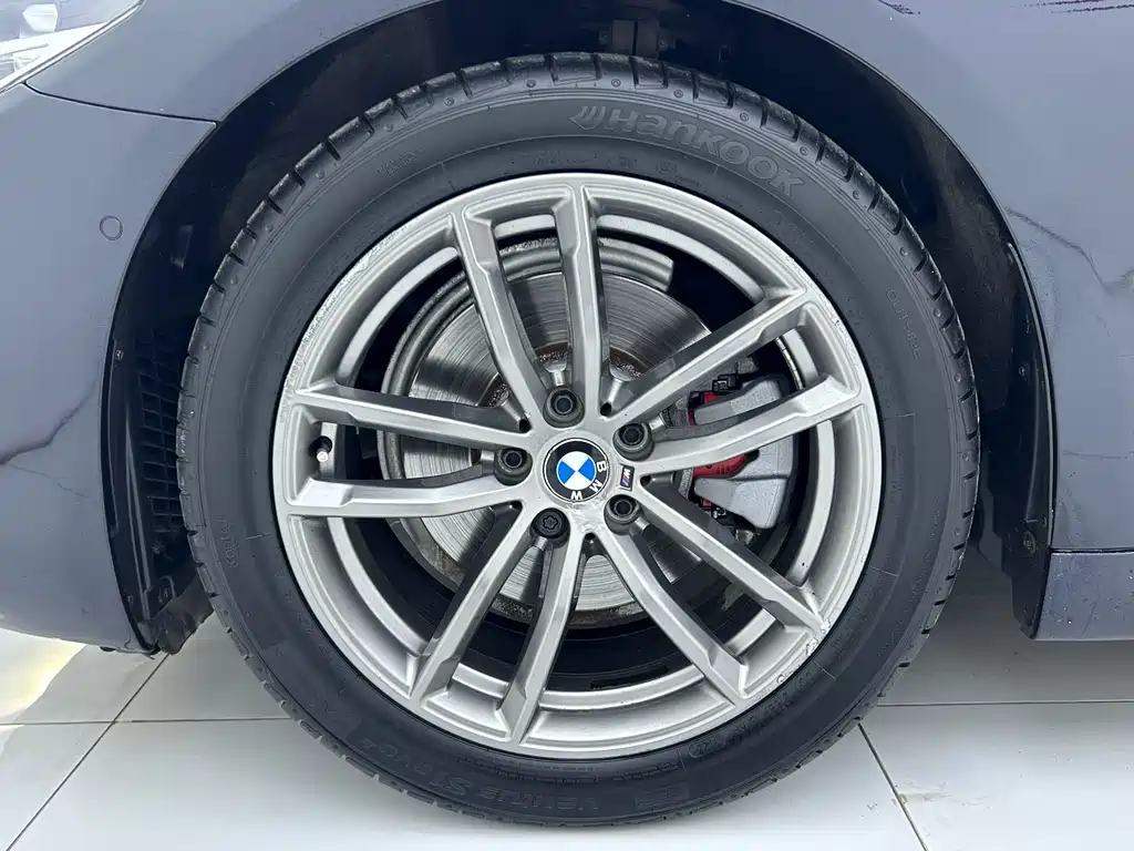 BMW 5 Series 2019 — фото 22