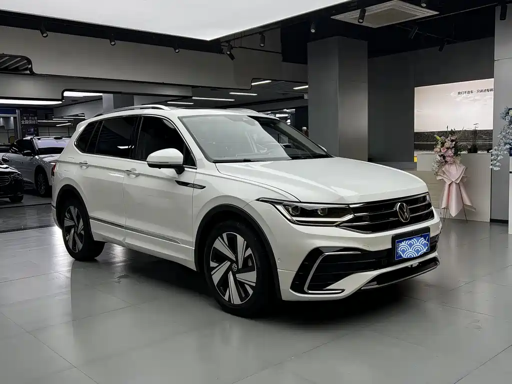 Volkswagen Tiguan L 2023 — фото 3